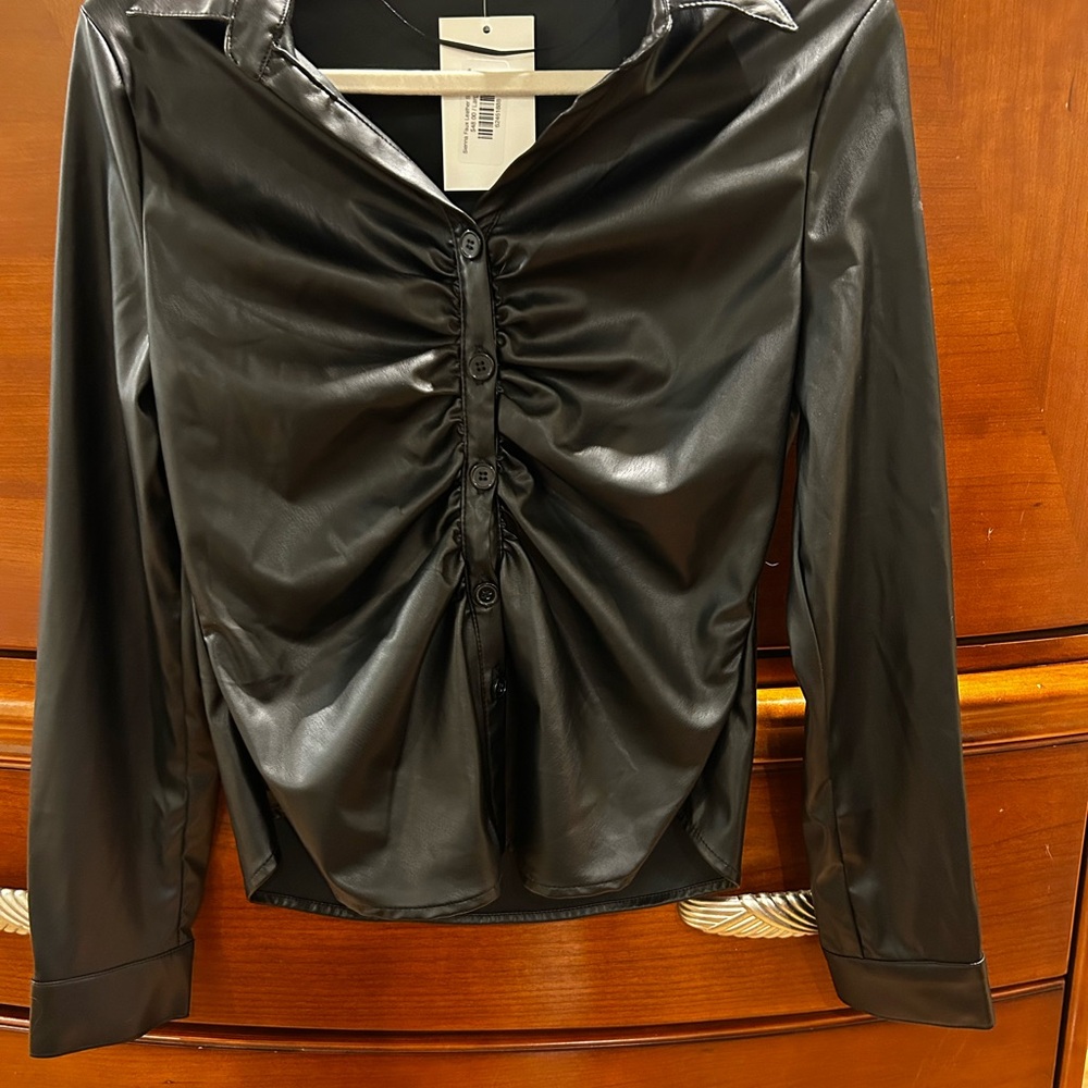 Love Tree Black Ruched Buttoned Blouse